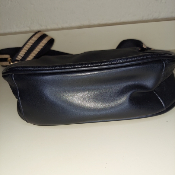 Time and Tru Black Crossbody - NWOT - Picture 4 of 8
